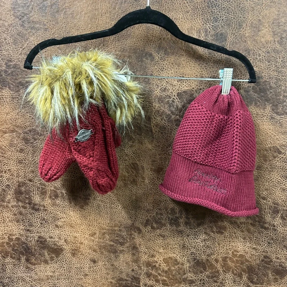 NWT Harley Davidson‎ Women's Mitten and Faux Fur Beanie Set Burgundy